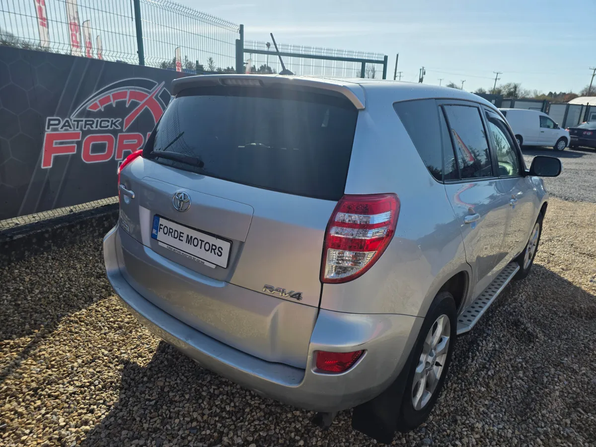 Toyota RAV4 2011 4x4 - Image 4