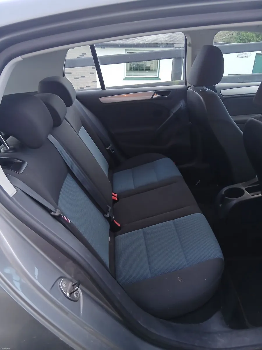 Volkswagen Golf 2011 - Image 2
