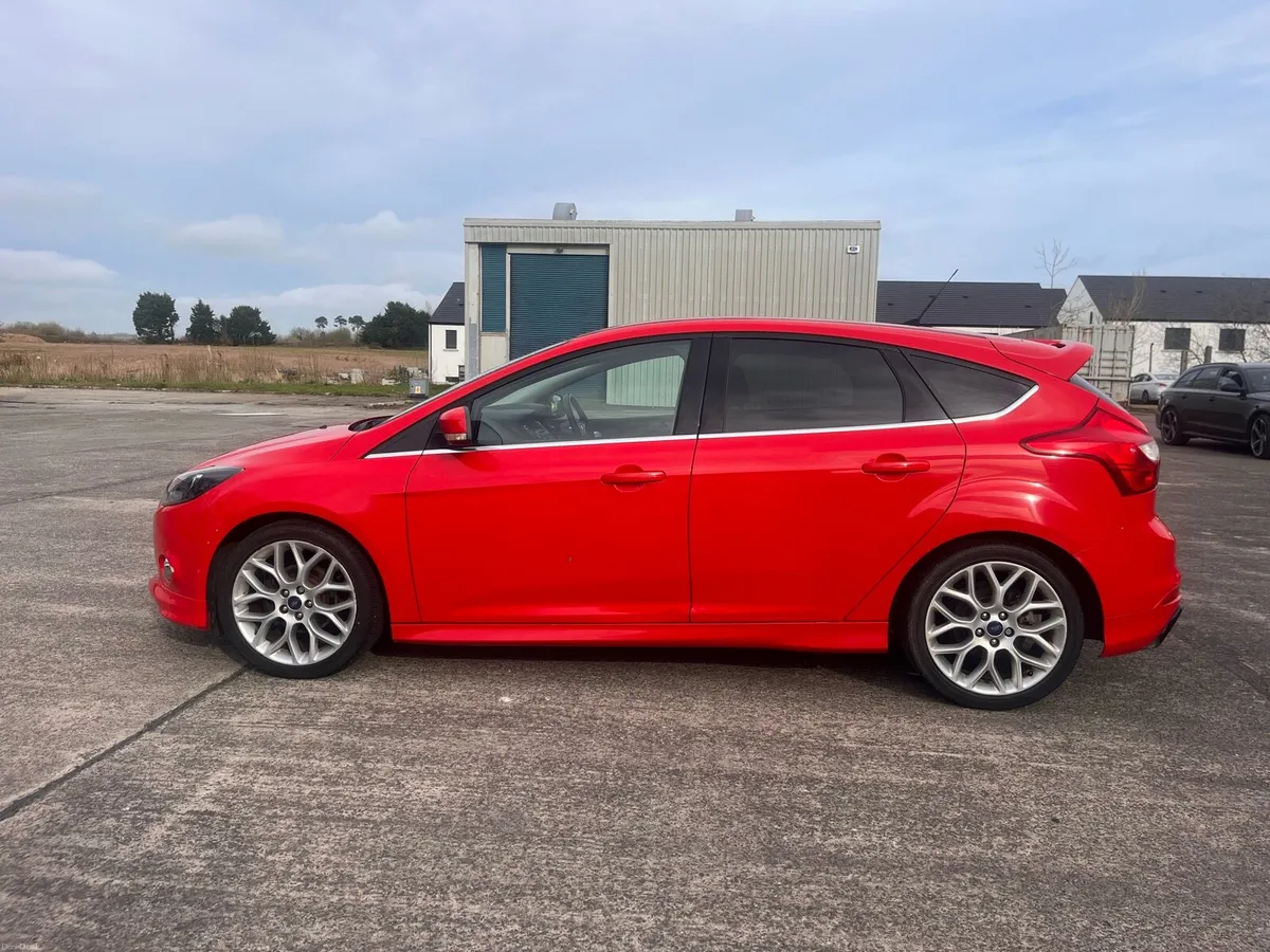 Ford Focus Zetec 1.0 125 EcoBoost - Image 2