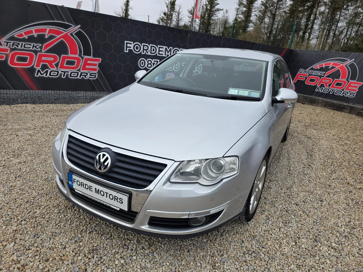 Volkswagen Passat 2010 - Image 2