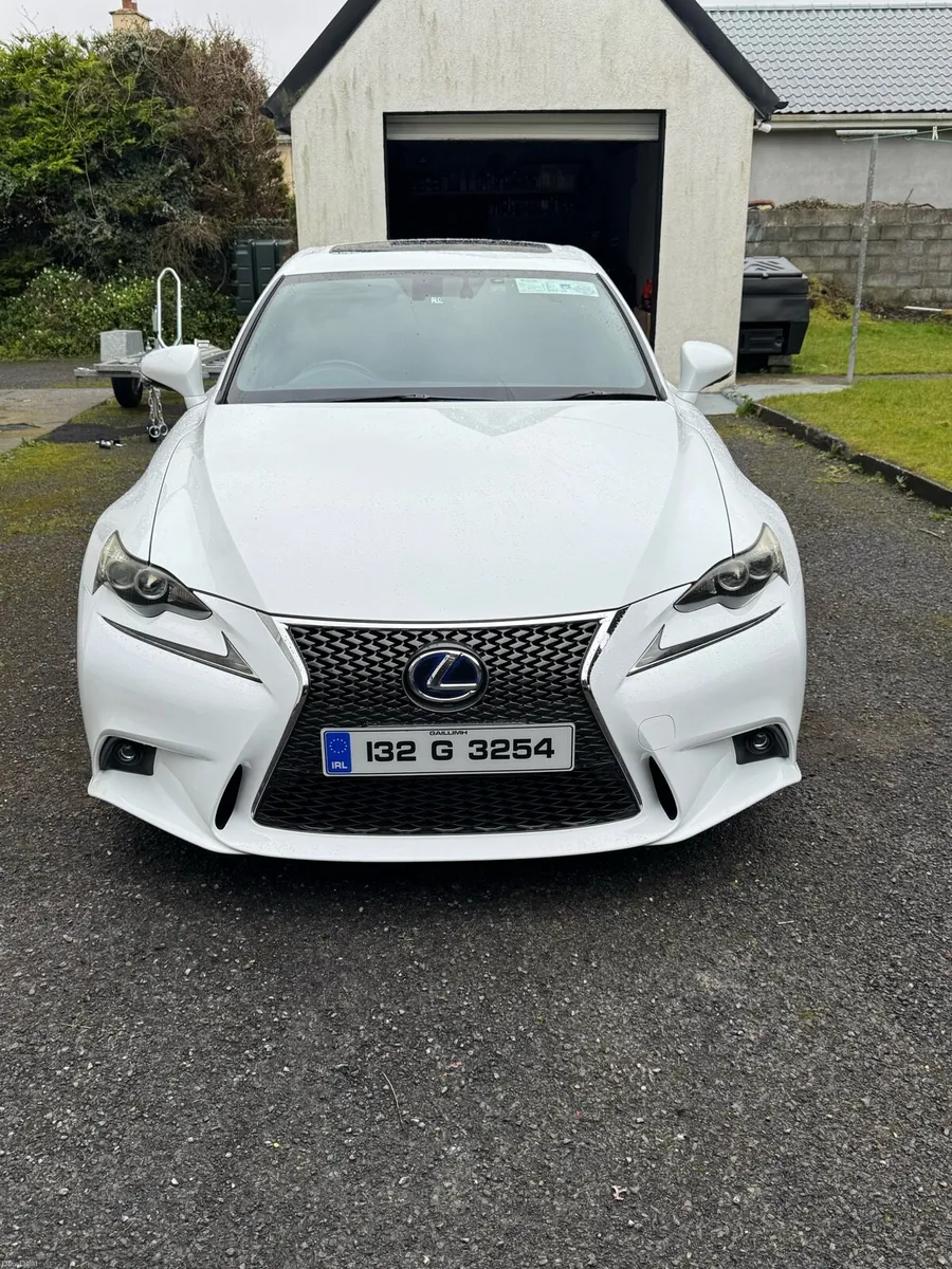 Lexus is300h f-sport - Image 4