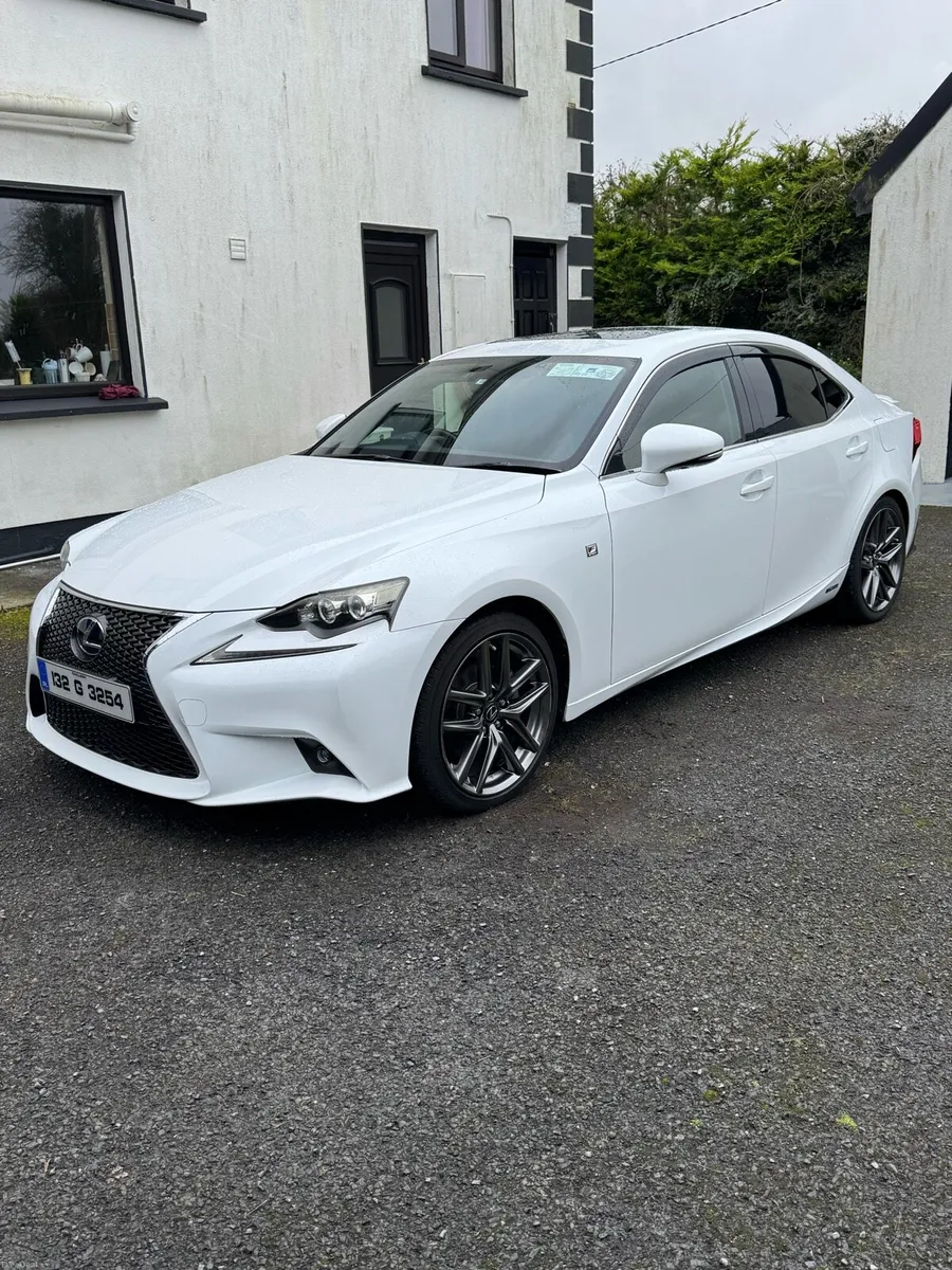 Lexus is300h f-sport - Image 1