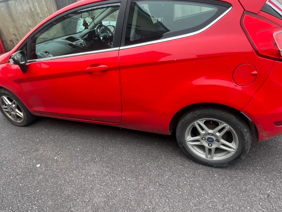 Ford fiesta - Image 4