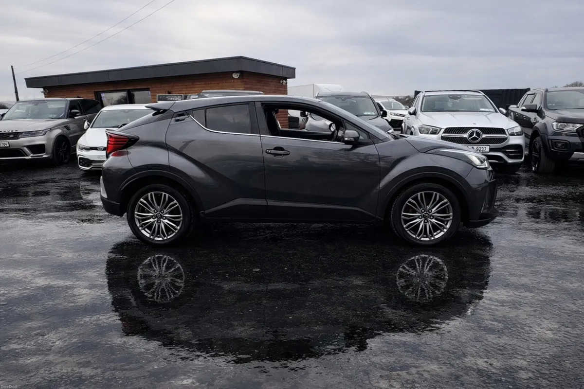 23 TOYOTA C-HR  SOL SPORT 1.8 HYBRID AUTOMATIC - Image 2