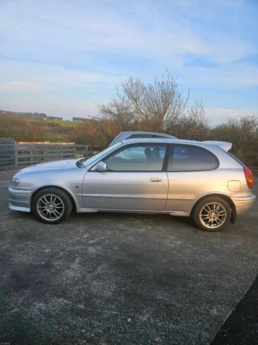 Toyota Corolla 2001 - Image 1