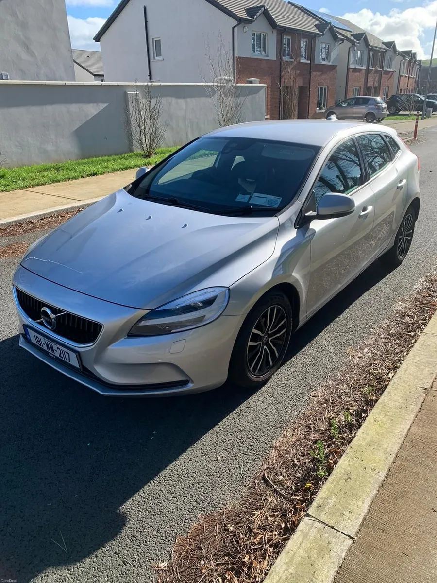 Volvo V40 2018 - Image 2