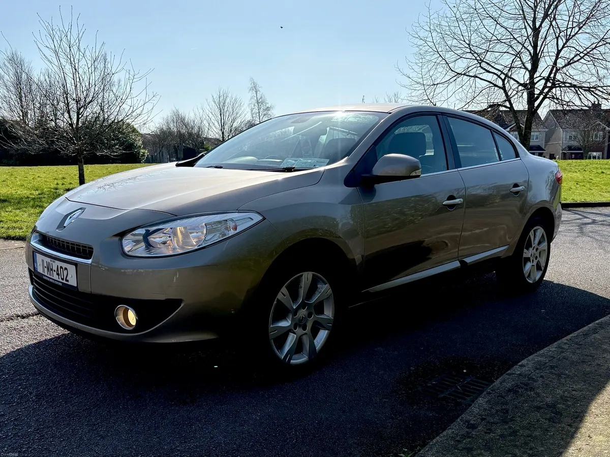 Renault Fluence New NCT05/27 1 owner only 120kms - Image 3