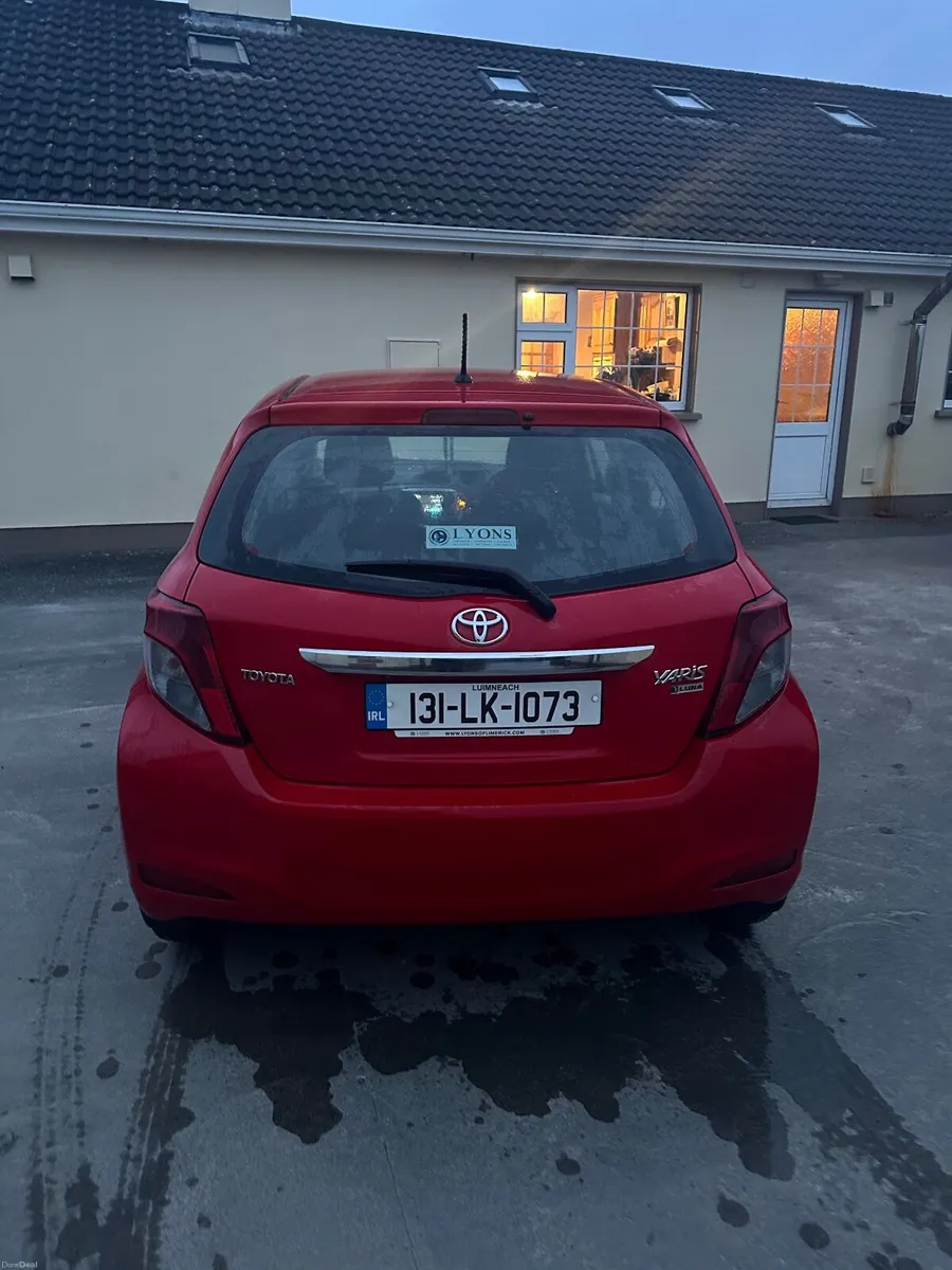 Toyota Yaris 2013 - Image 2