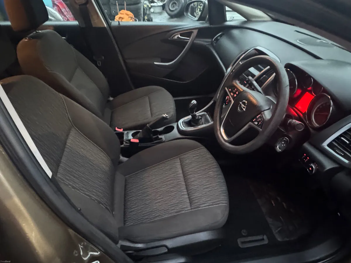 Opel Astra 2013 diesel 1.7 - Image 4