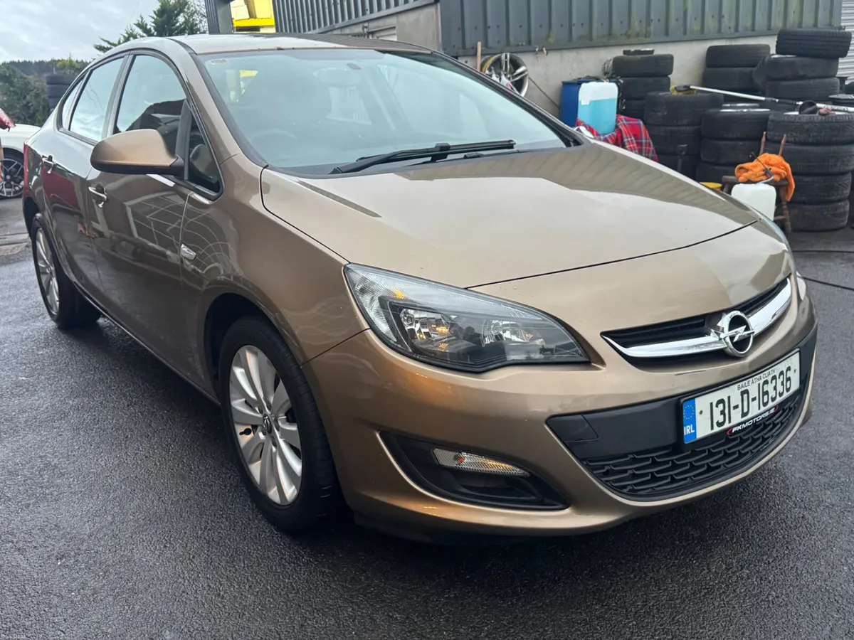 Opel Astra 2013 diesel 1.7 - Image 1