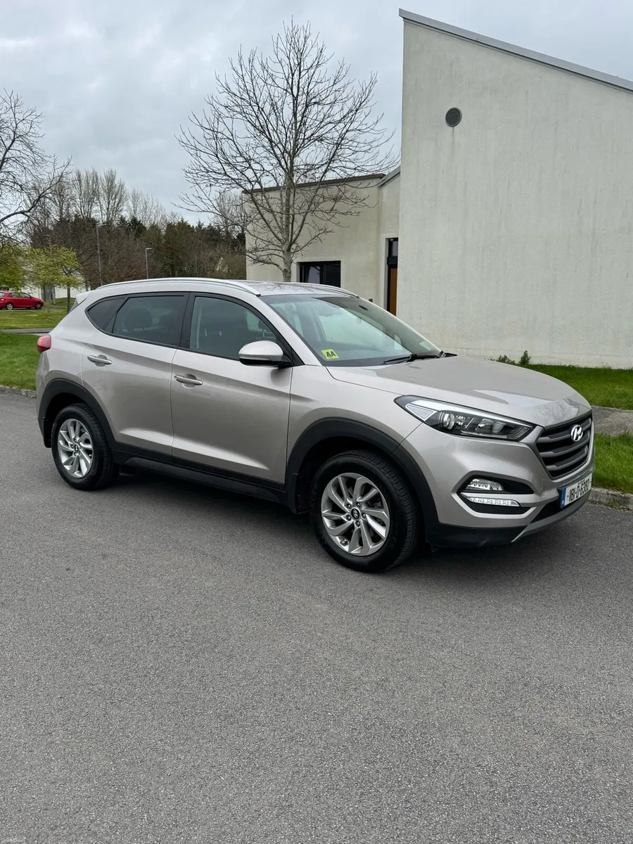 Hyundai Tucson Huge Spec Low KM - Image 2