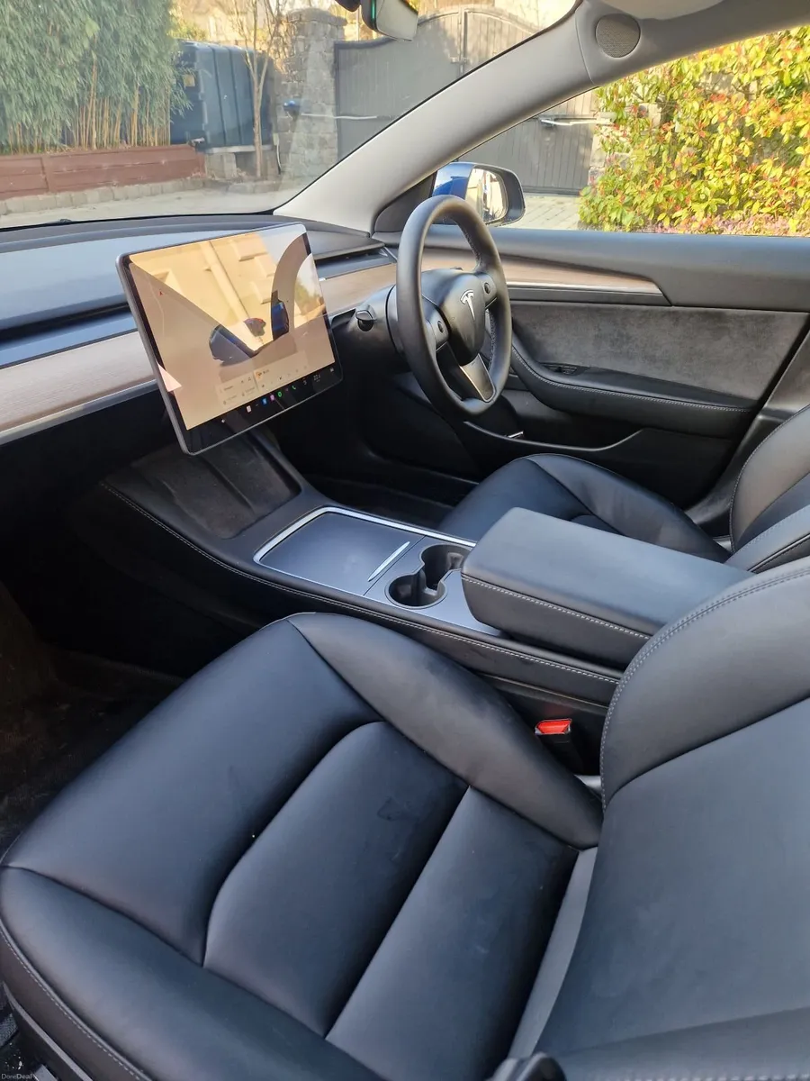 Tesla Model 3 2023 - Image 3