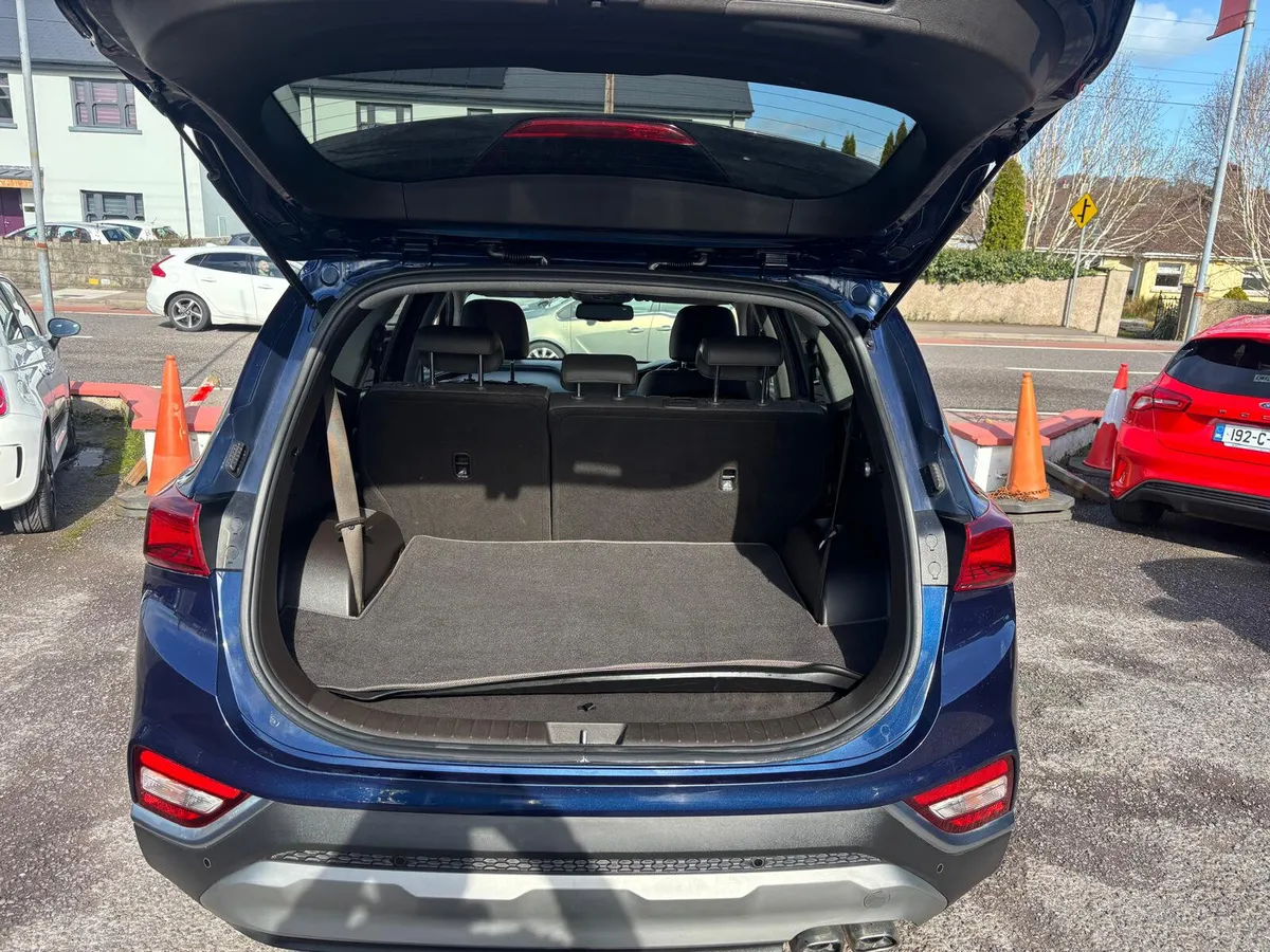 Hyundai Santa Fe 2020  4WD  7 SEATER  NEW  MODEL - Image 4