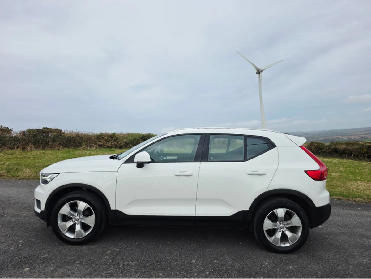 Volvo XC40 D3 MOMENTUM AT 5DR AUTO - Image 3