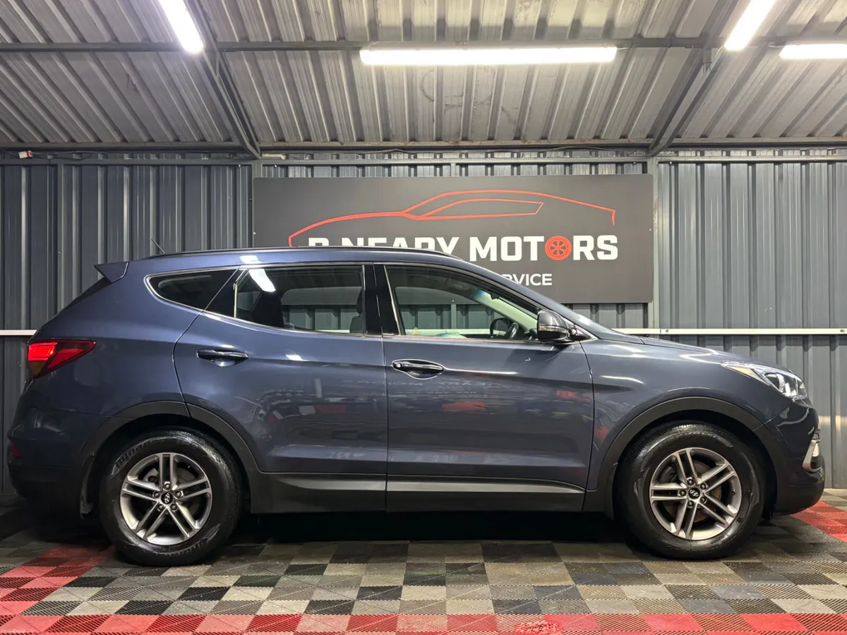 2017 Hyundai Santa Fe 2.2 CRDi 2WD Executive - Image 4