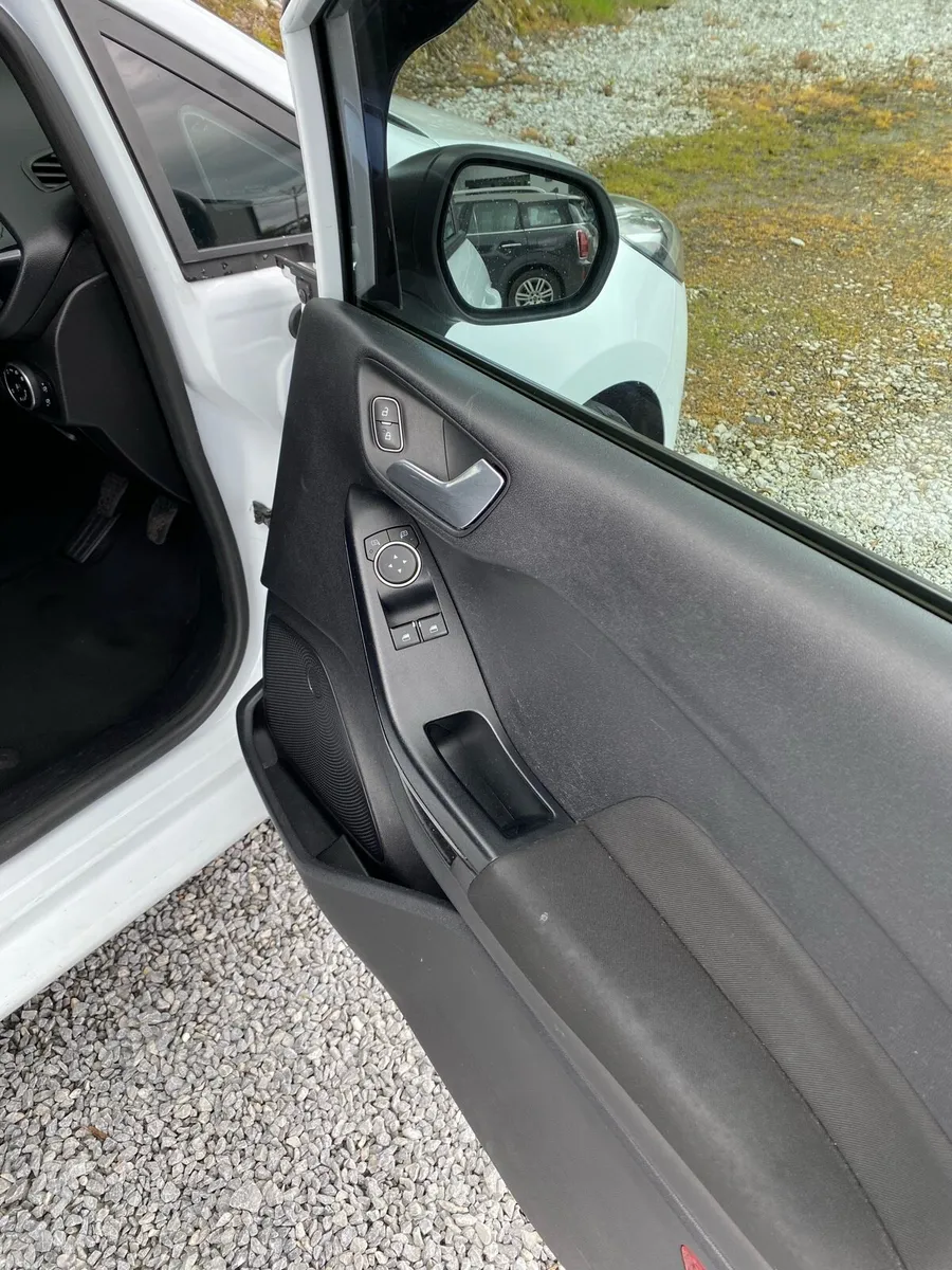 2018 Ford Fiesta - Image 4