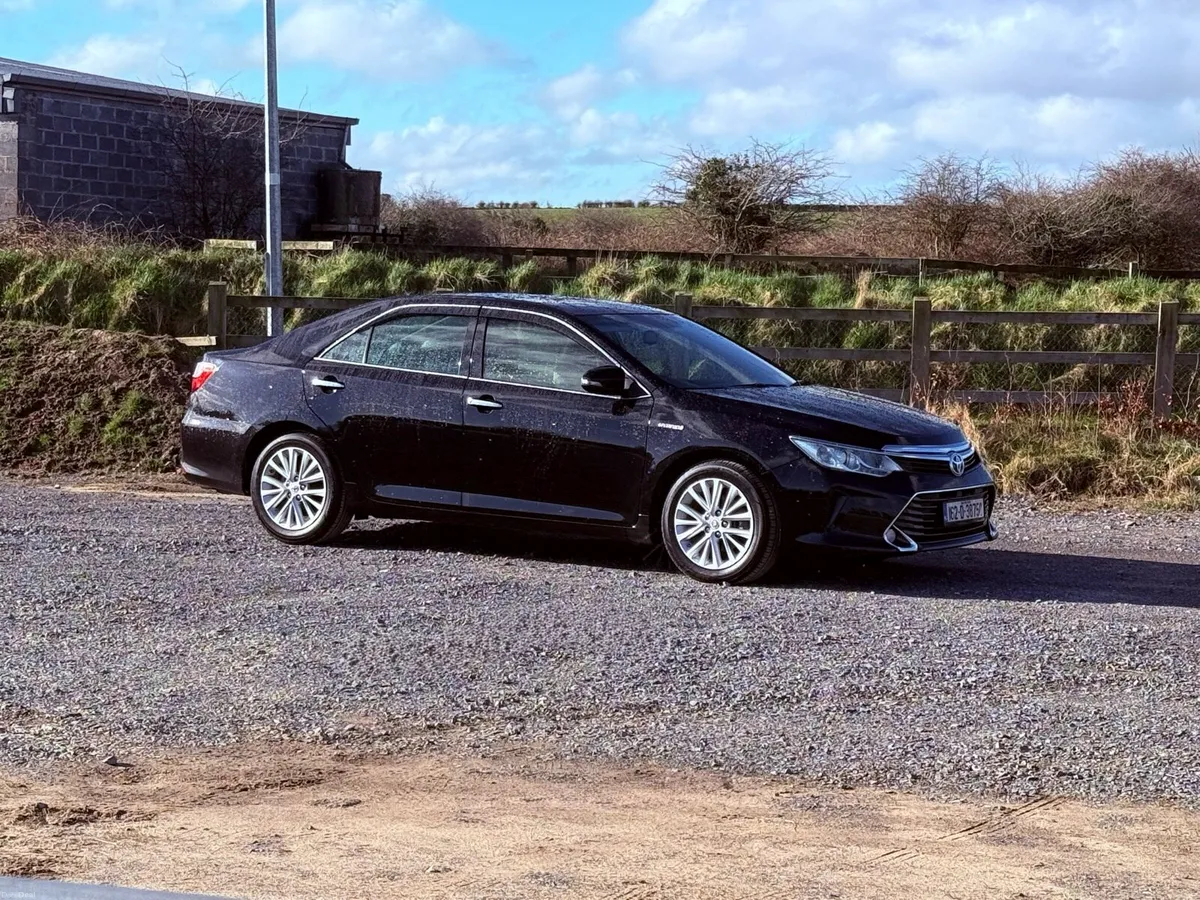 Toyota Camry Hybrid - Image 2