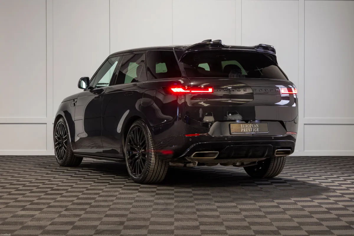 2025 Range Rover Sport P460e Dynamic SE - Image 4