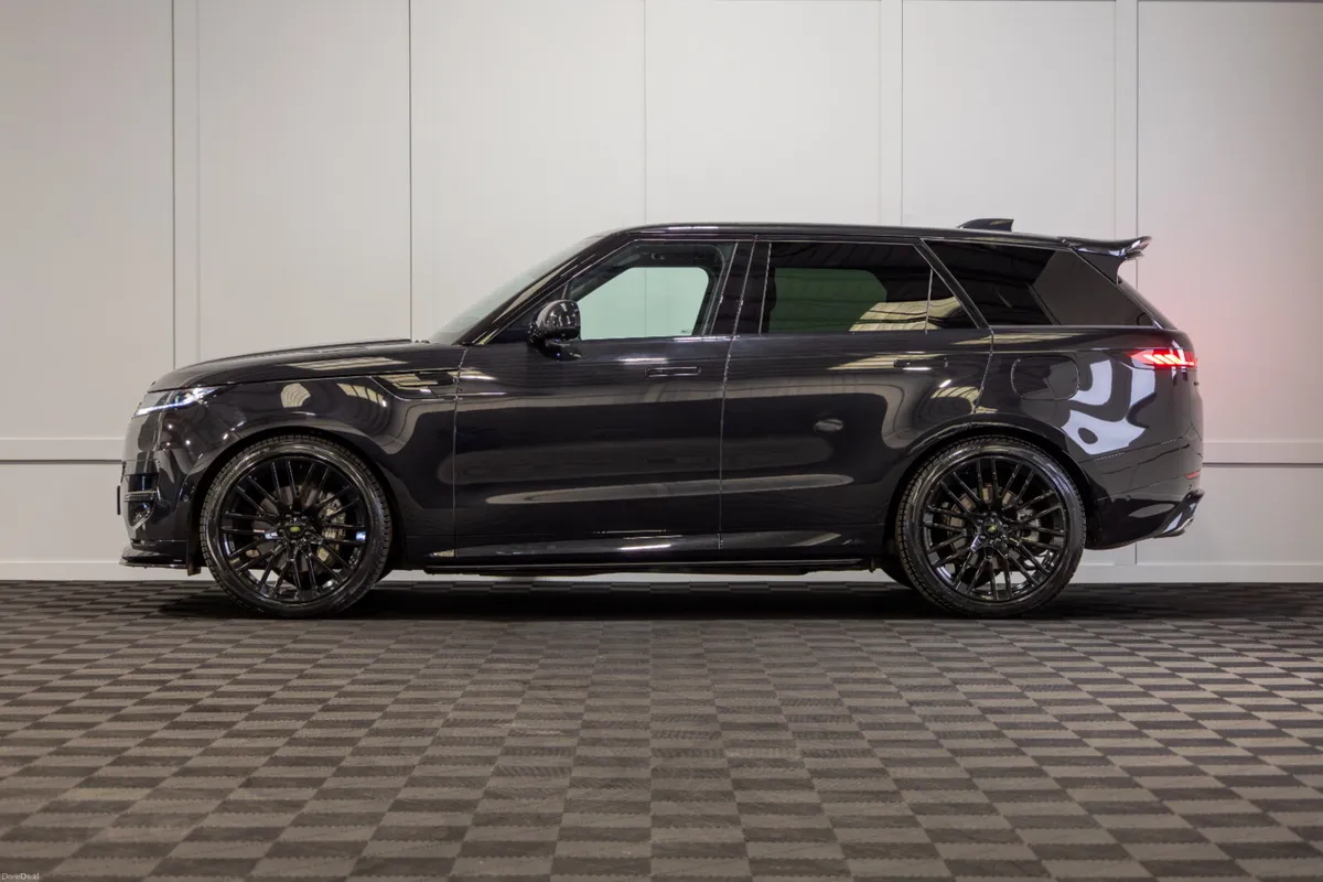 2025 Range Rover Sport P460e Dynamic SE - Image 3