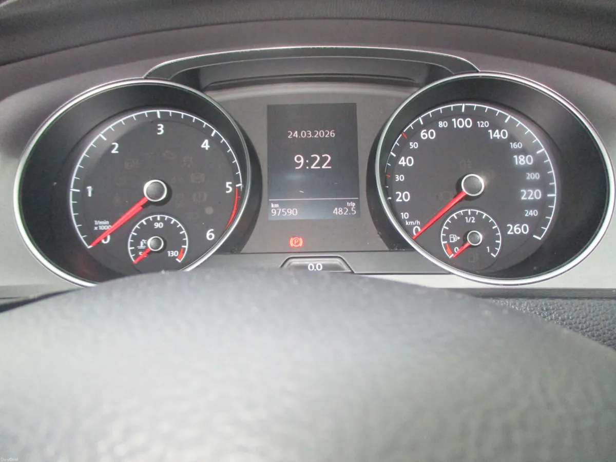 Volkswagen Golf 20161.6 TDI 5DOOR LOUNGE LOW KMS - Image 4