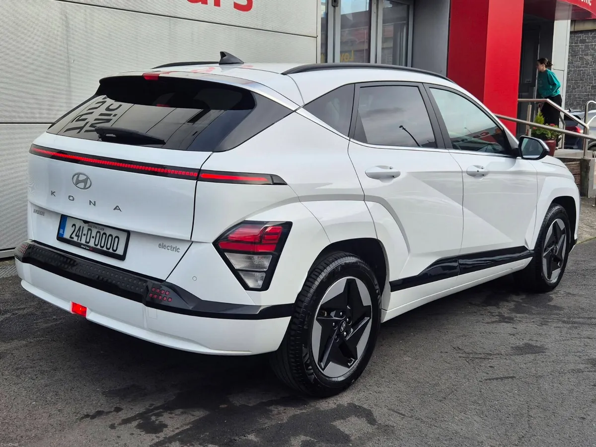 2024 Hyundai Kona 65kwh Advance Comfort - Image 5