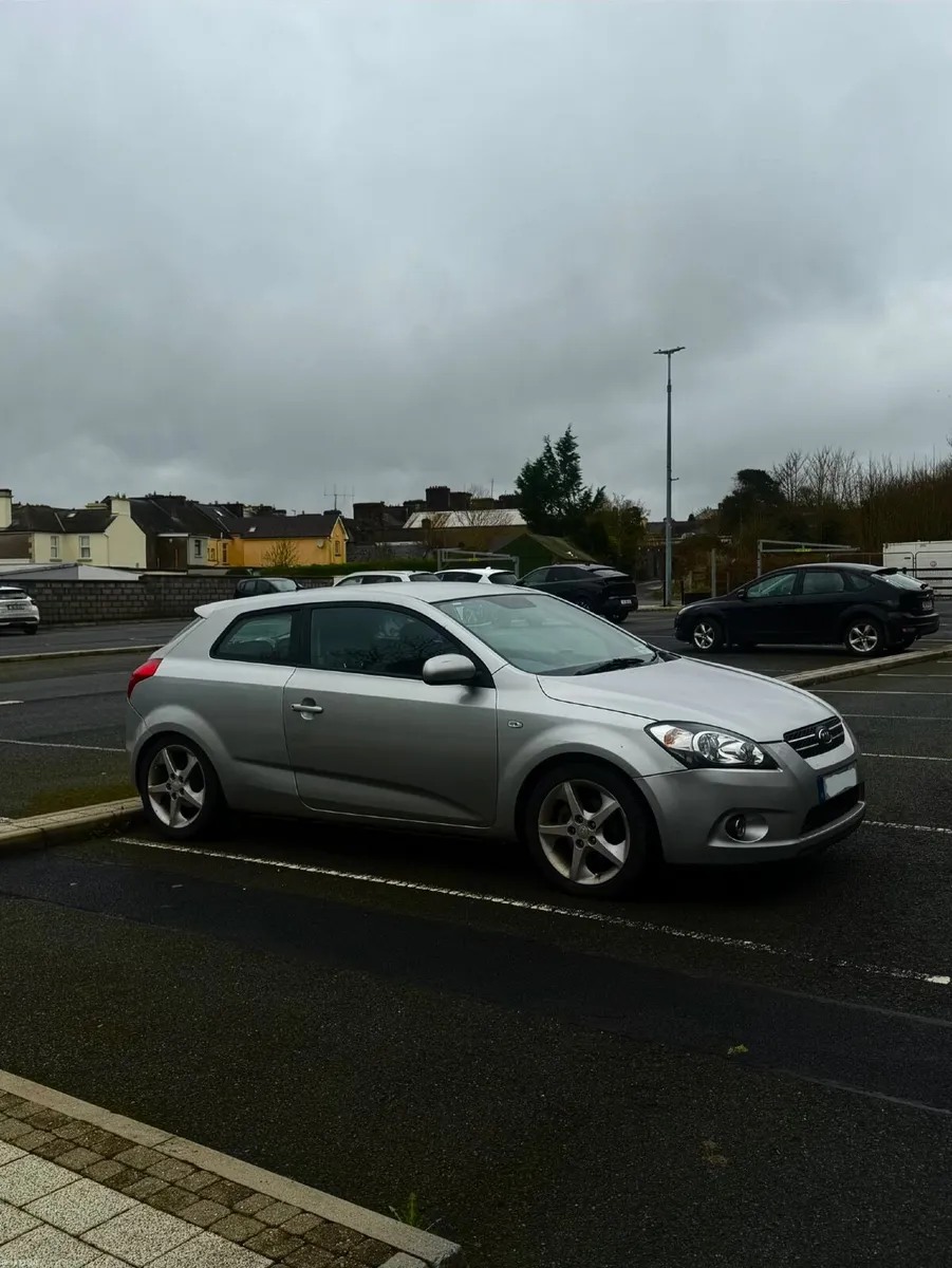 Kia Ceed 2010 - Image 2