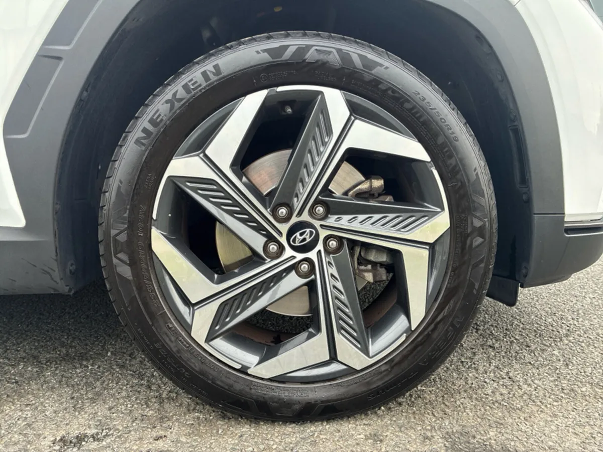 Hyundai Tucson EXECUTIVE PLUS  *UPGRADED 19" ALLOY - Image 5