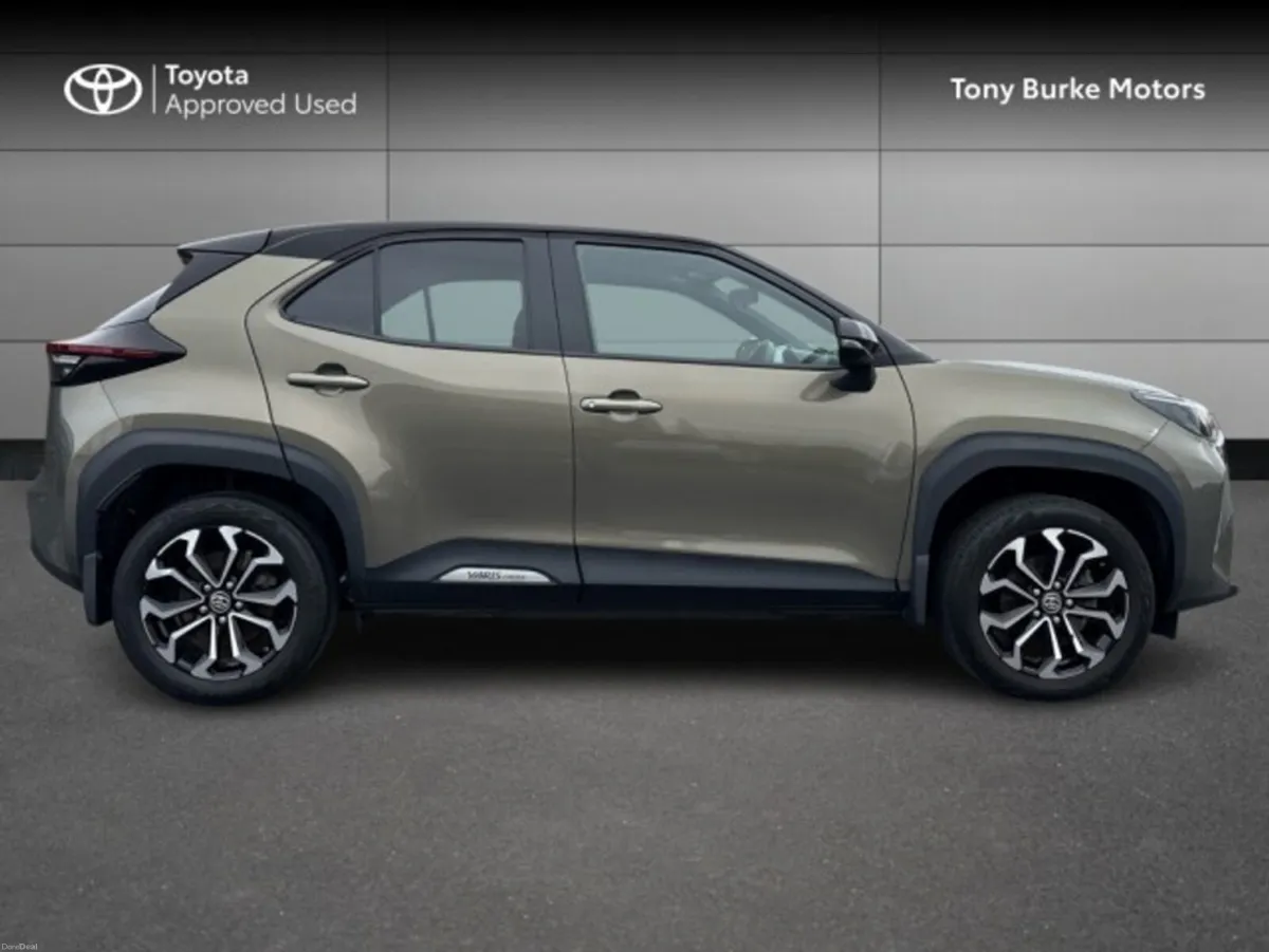 Toyota Yaris Cross LunaSport - BiTone - 1.5 Hybrid - Image 3