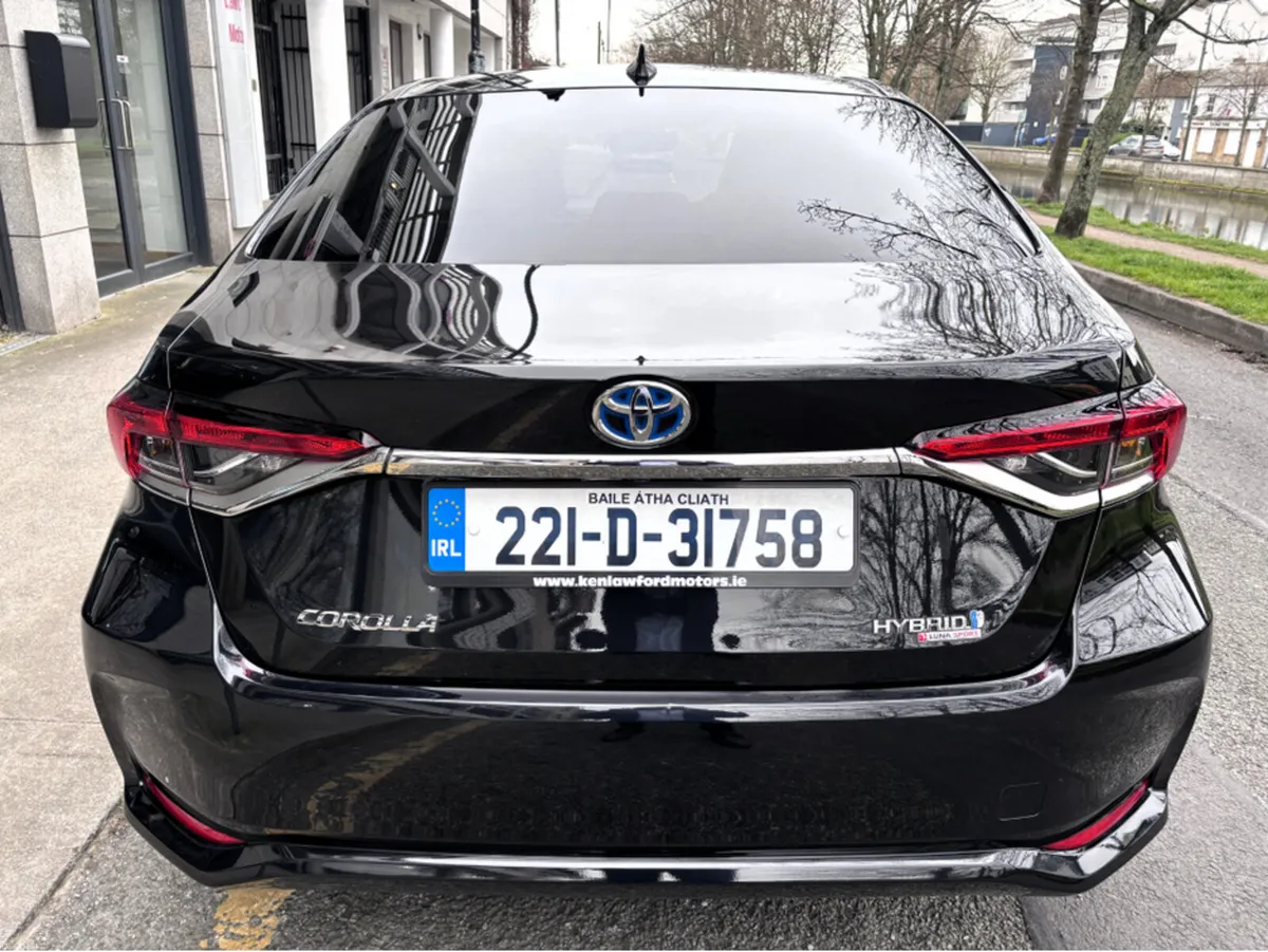 Toyota Corolla HYBRID LUNA SPORT 4DR AUTO - Image 4