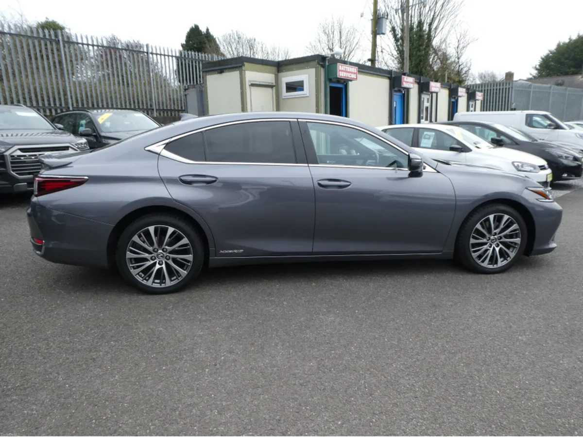 Lexus ES DYNAMICS HYBRID AUTO - Image 4