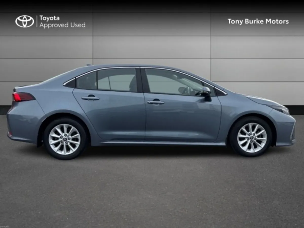 Toyota Corolla - Luna Edition - 1.8 Hybrid - Autom - Image 3