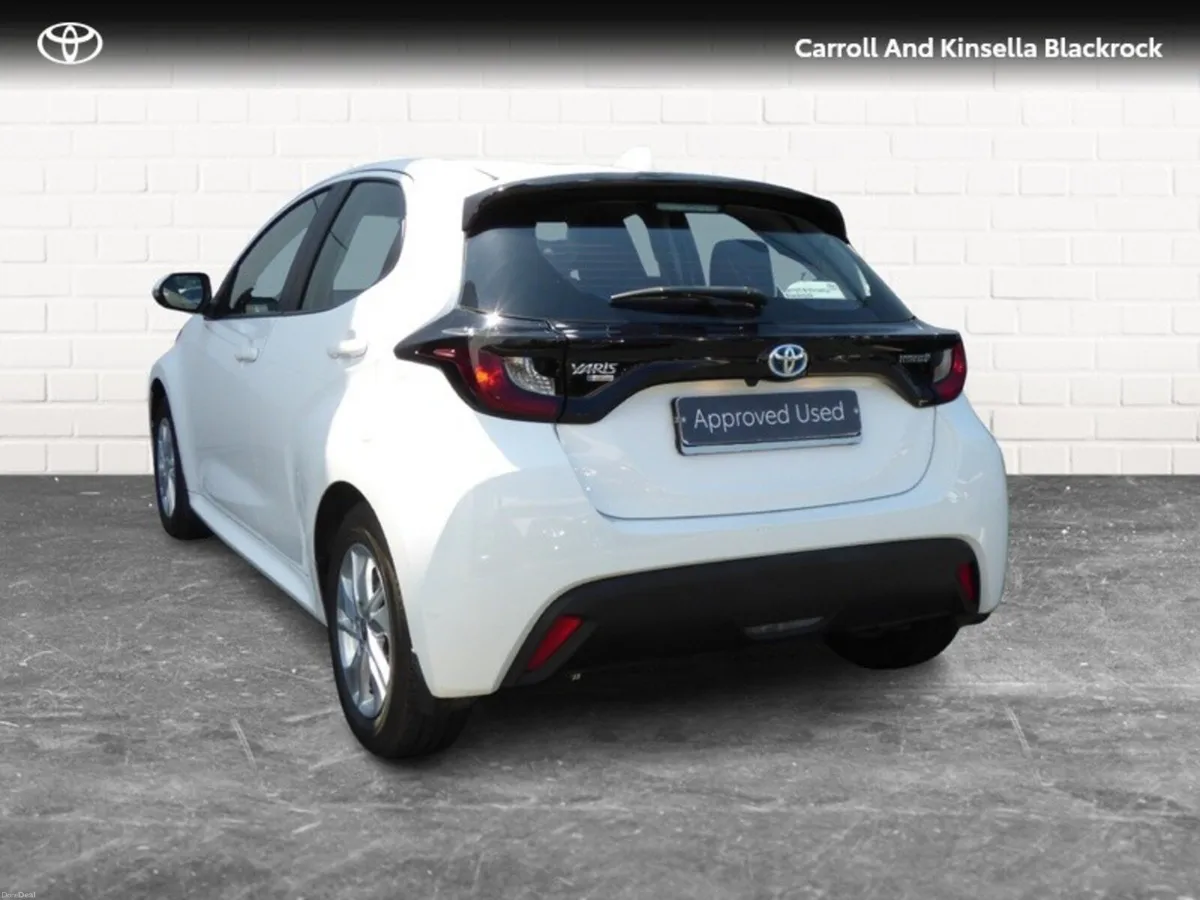 Toyota Yaris Hybrid Luna - Image 2