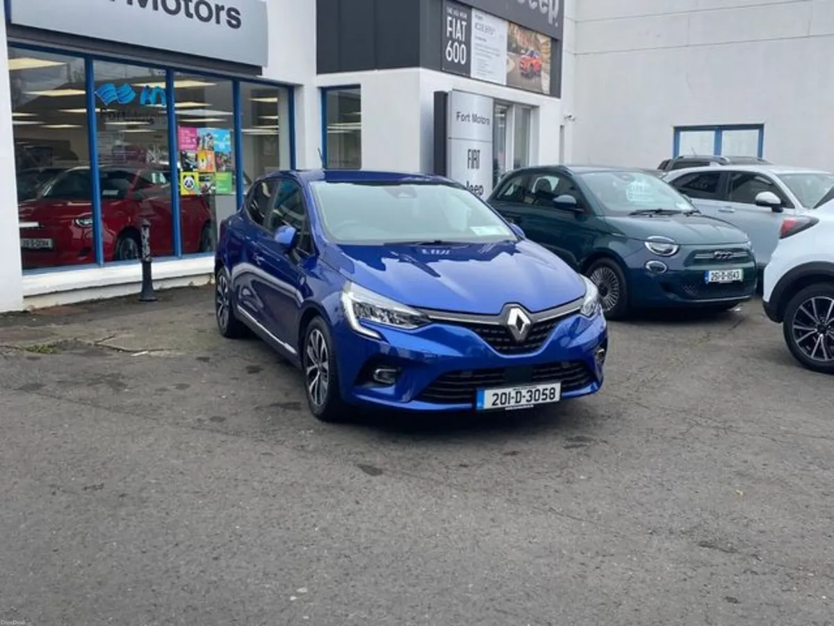 Renault Clio Iconic , Petrol , Manual , 5 Door Hat - Image 4