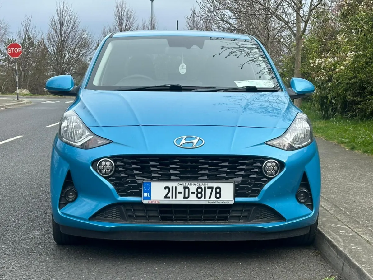 Hyundai i10 Deluxe Plus 5DR - Image 2