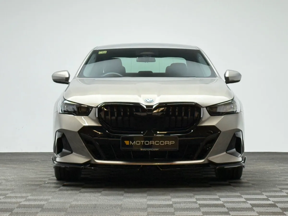 BMW 5-Series 530E M SPORT - Image 2