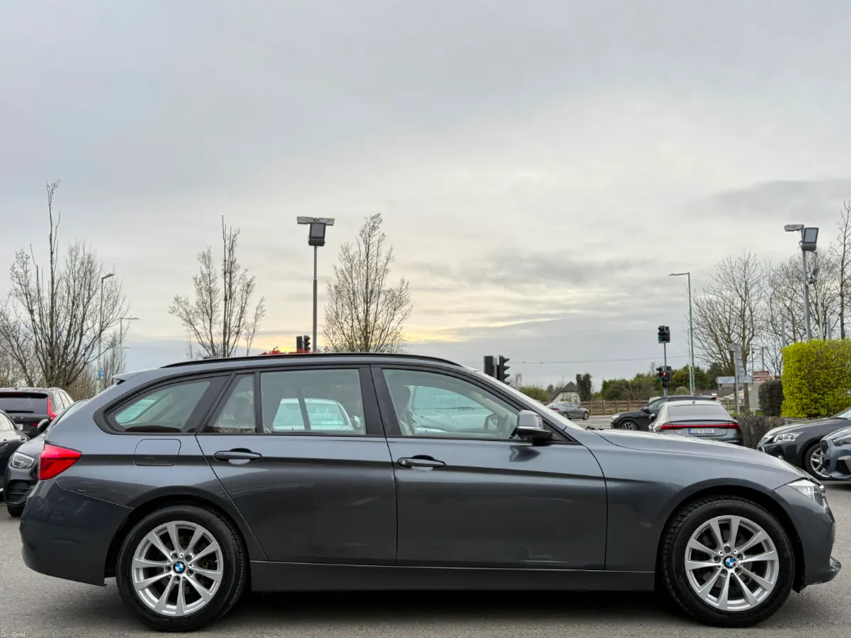 BMW 3-Series 318D SE AUTO ESTATE *LOW KMS* - Image 4