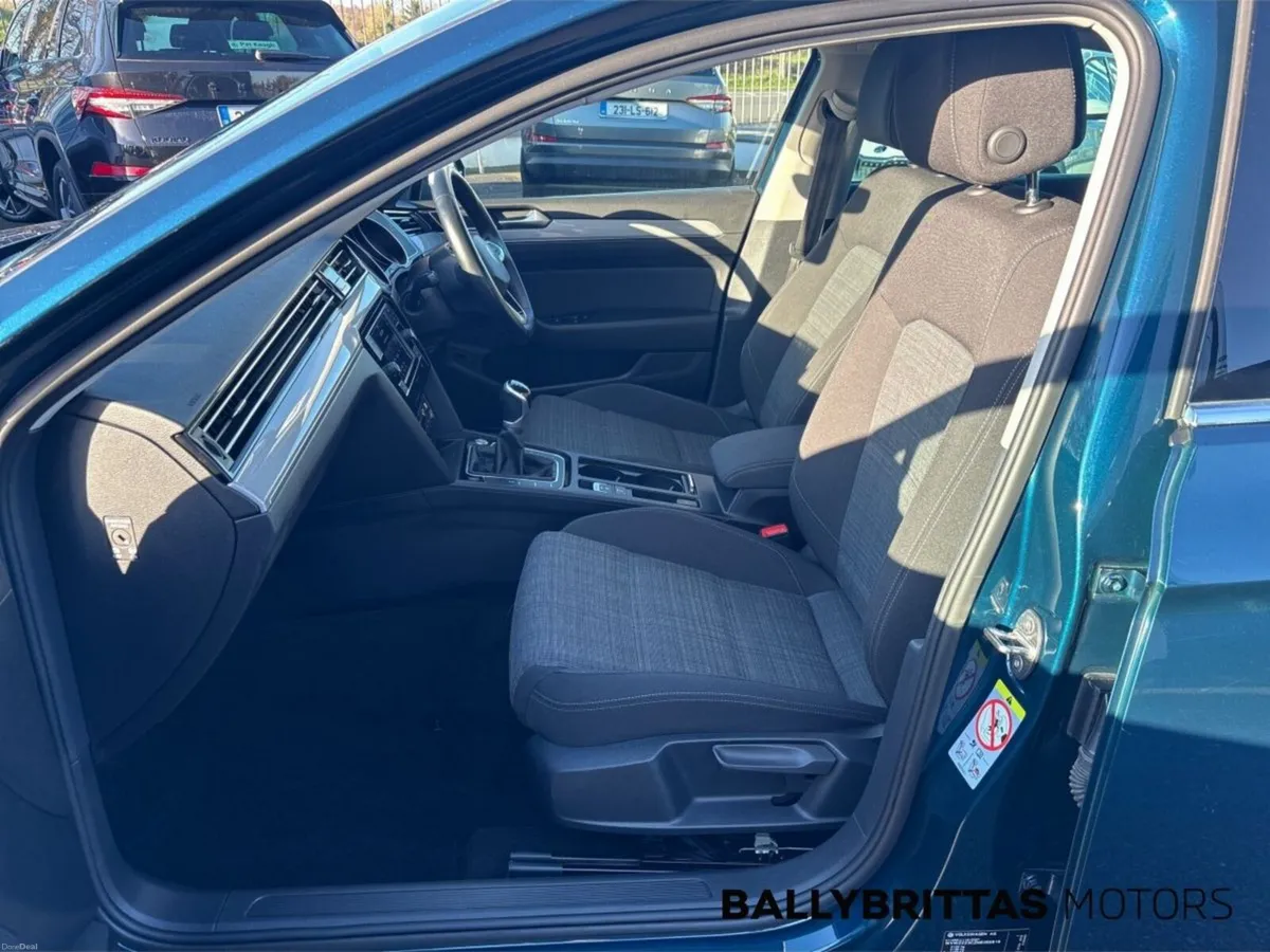 Volkswagen Passat 2.0 TDI 150HP Business Very Low - Image 6