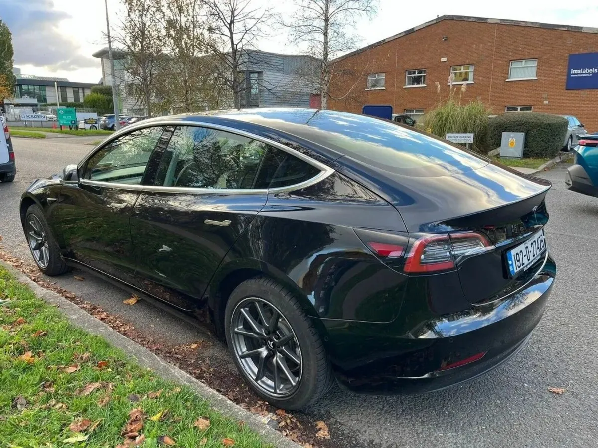 Tesla Model 3 2019 - Image 3