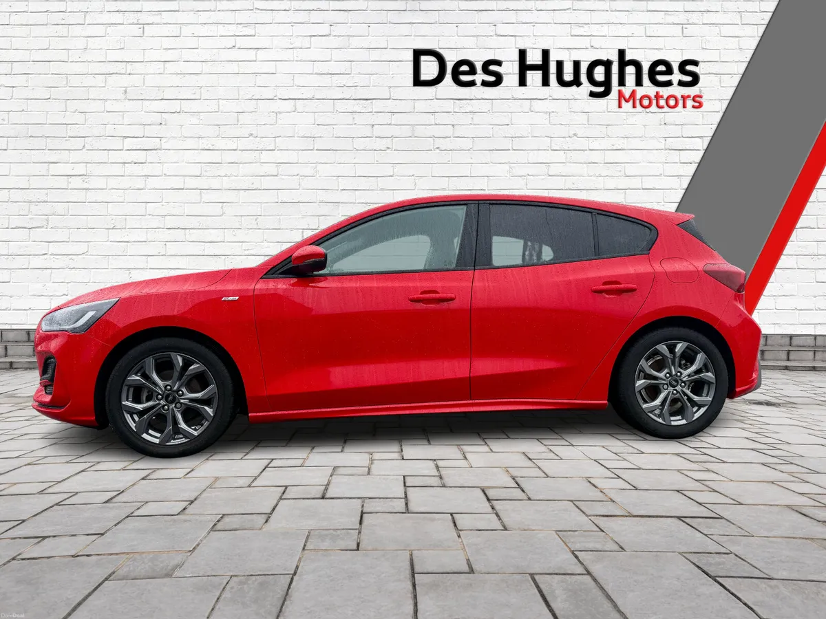 Ford Focus 2024 St-Line Winter Pack - Image 4