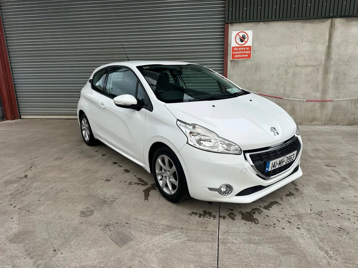 Peugoet 208 - Image 1