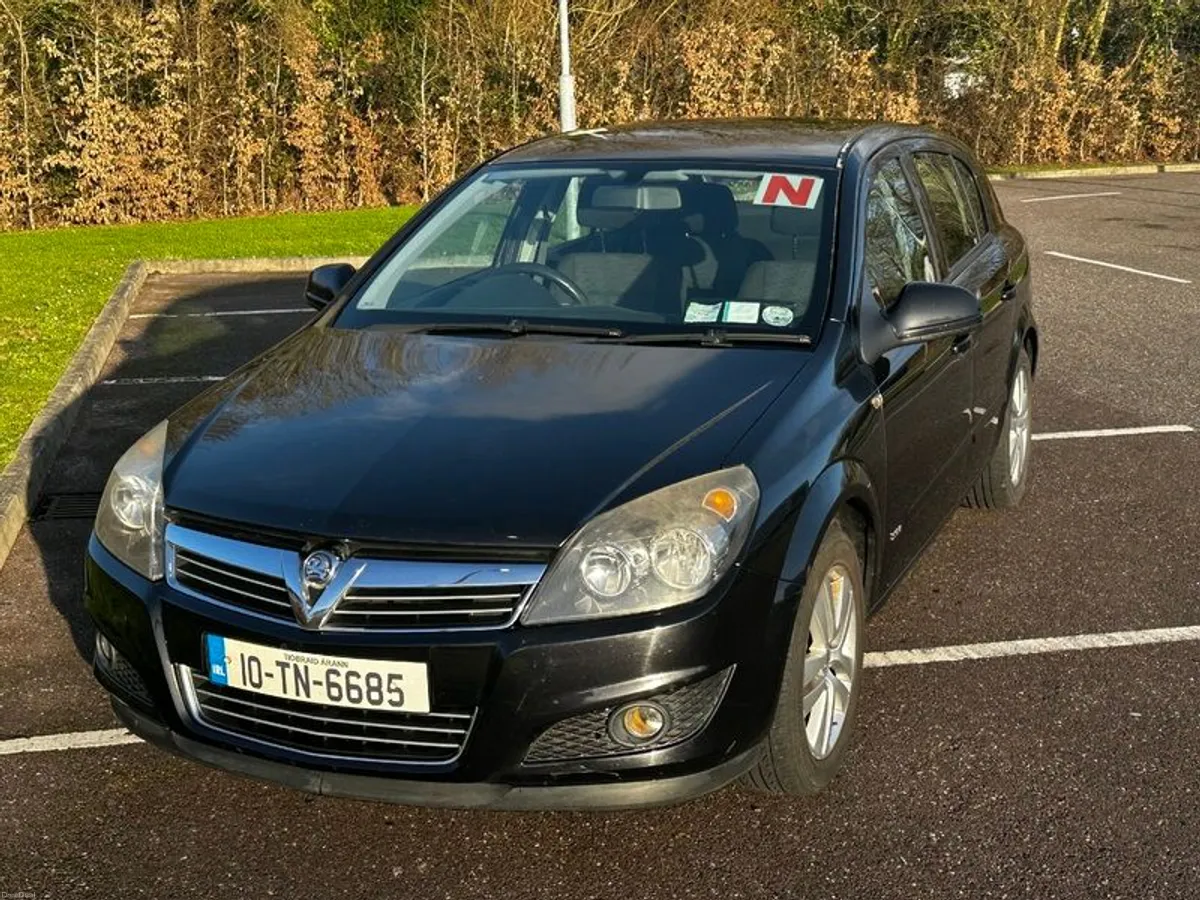 2010 Vauxhall Astra - Image 1