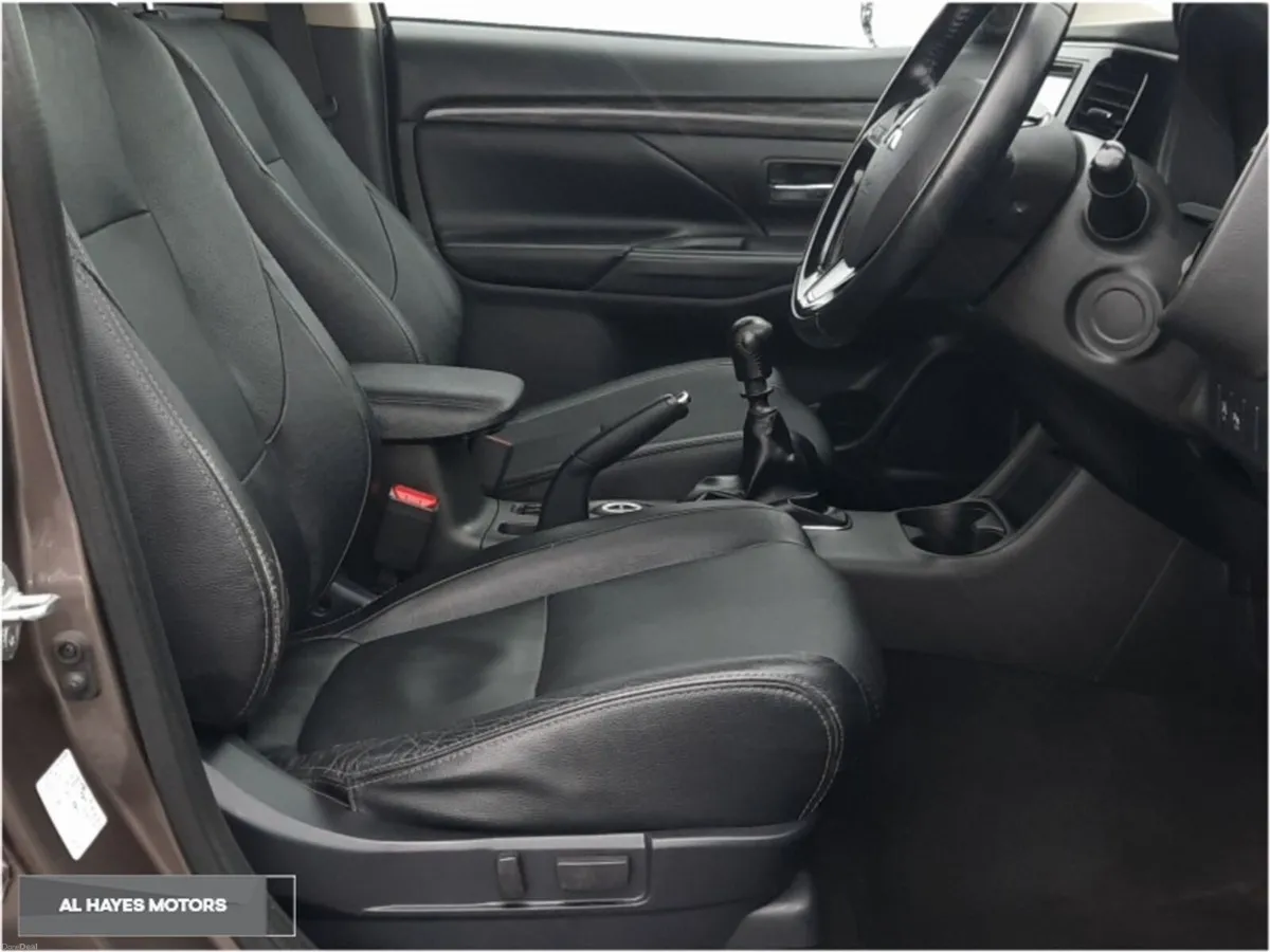 Mitsubishi Outlander **FULL LEATHER**TOP SPECS**2. - Image 4