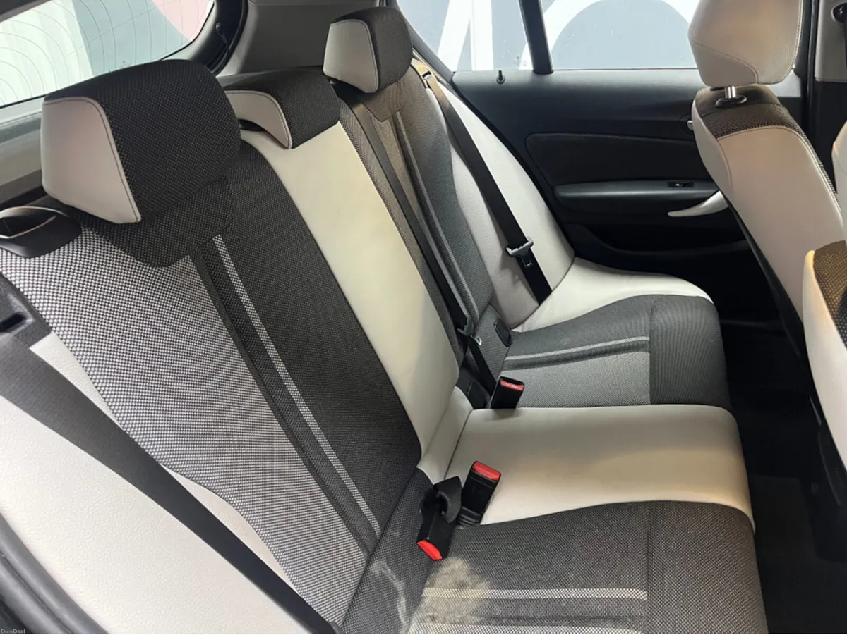 BMW 1-Series 2018 BMW 118D STYLE 2.0 AUTOMATIC / C - Image 1