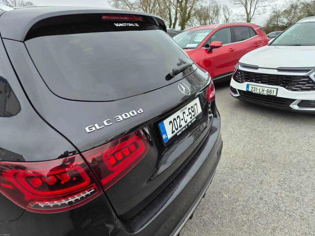 Mercedes-Benz GLC 300D 4matic AMG Line Premium 5 - Image 3