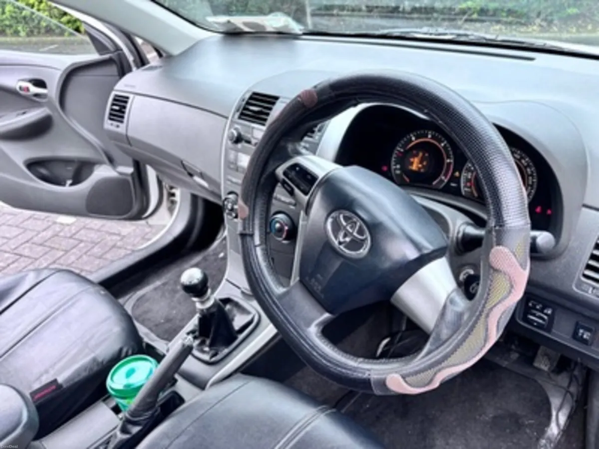 Toyota Corolla 2011 - Image 1