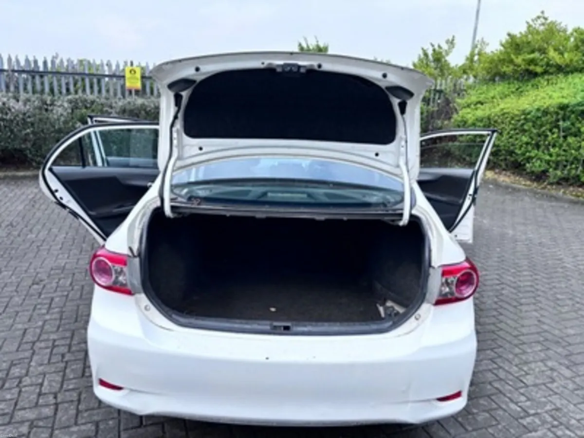 Toyota Corolla 2011 - Image 4