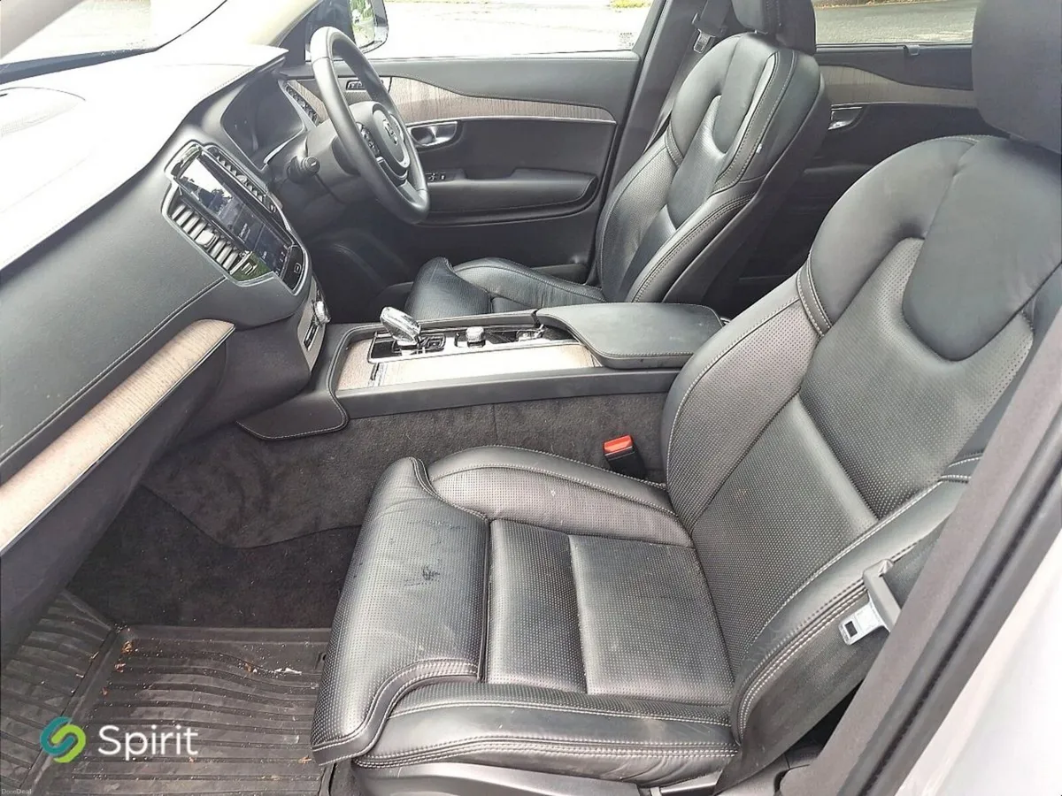 Volvo XC90 T8 Plug In Hybrid Plus AWD (Dark Theme) - Image 4
