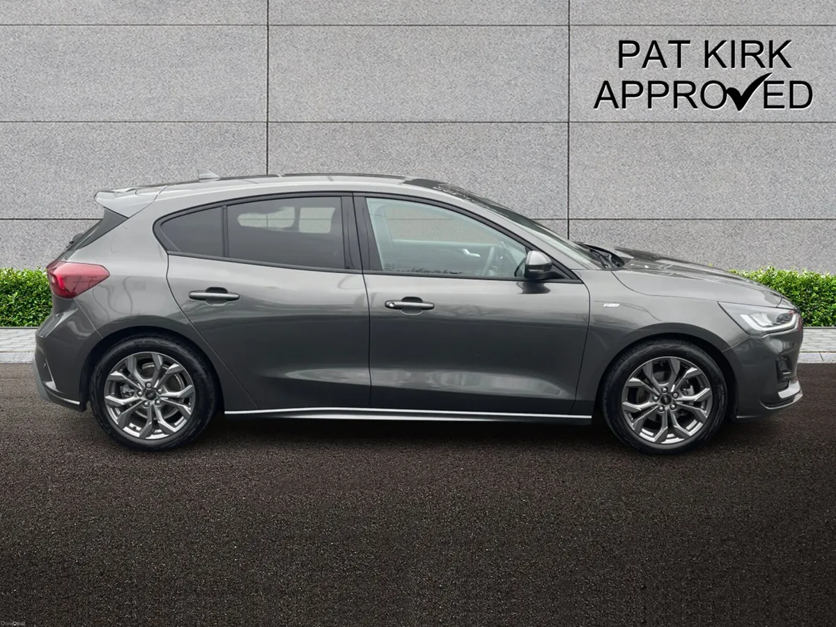 Ford Focus Hatchback ST-Line - Image 3