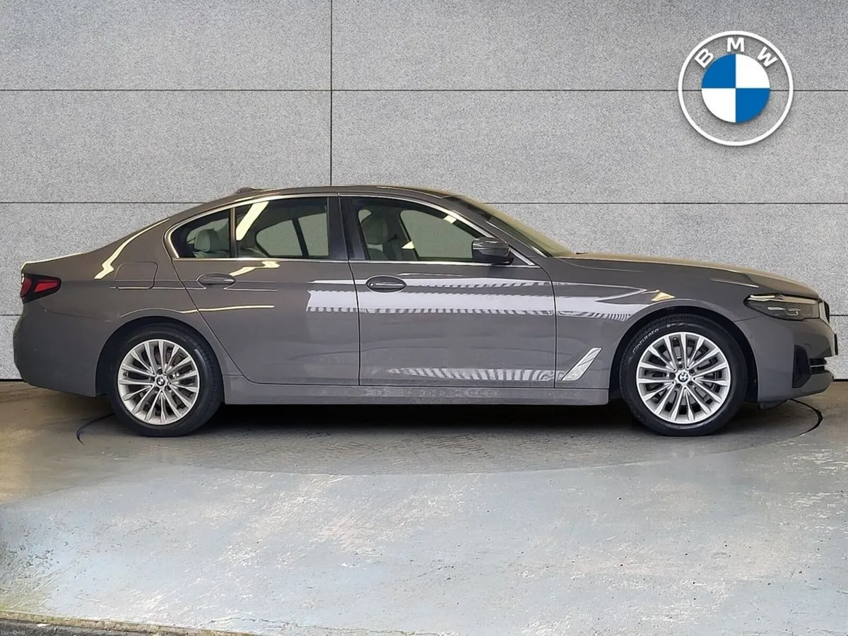 BMW 5-Series 520d SE (MHT) - Image 4