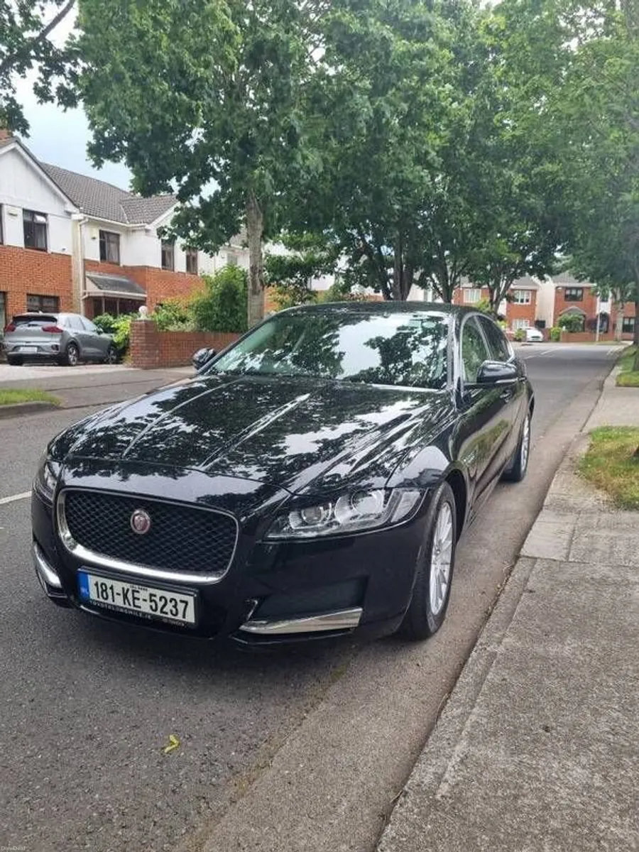 2018 Jaguar Xf - Image 2